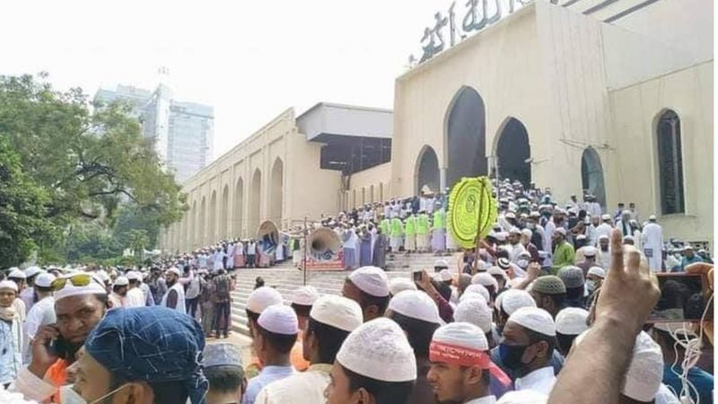 বয়কট ফ্রান্স আন্দোলন: প্যারিসের সাথে কূটনৈতিক সম্পর্ক ছিন্নের দাবি ঢাকায় একটি ইসলামি রাজনৈতিক দলের বিক্ষোভে