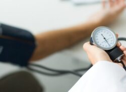 উচ্চ রক্তচাপ বা হাই ব্লাড প্রেশার: বাঁচতে আপনি যা যা করবেন