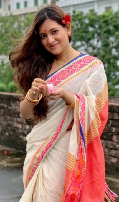 পোষা বিড়ালের খোঁজে মাইকিং ও থানায় জিডি।