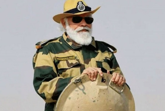 মোদির গায়ে সেনার পোশাক, সমালোচনার ঝড়।