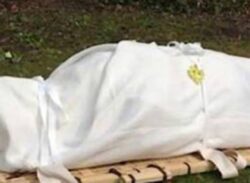 হাসপাতালের পেছনে তরুণের লাশ!