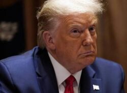 আরও ৪ বছর ক্ষমতায় থাকার ঘোষণা ট্রাম্পের!