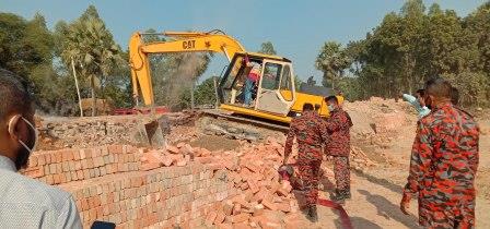প্রশাসন গুঁড়িয়ে দিলো বাগমারার ড্রামচিমনীর ইটভাটা!
