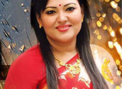 এবার হ্যাটট্রিক করলেন মমতাজ।