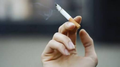 ইদানীং মেয়েরা নারী স্বাধীনতা বোঝানোর জন্য সিগারেট শুরু করে…