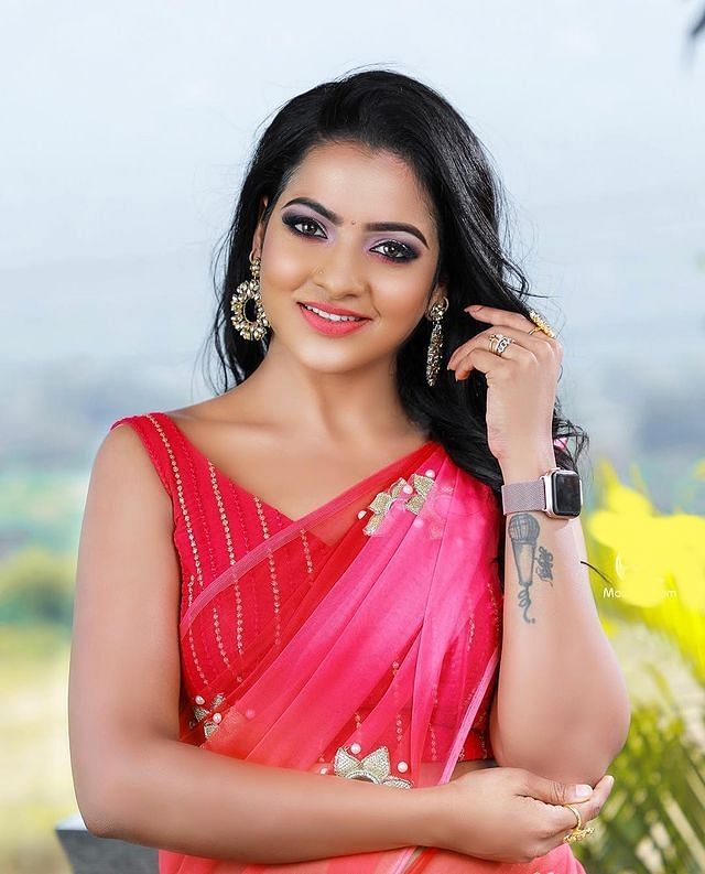 অভিনেত্রীর ঝুলন্ত লাশ উদ্ধার হলো হোটেল থেকে।