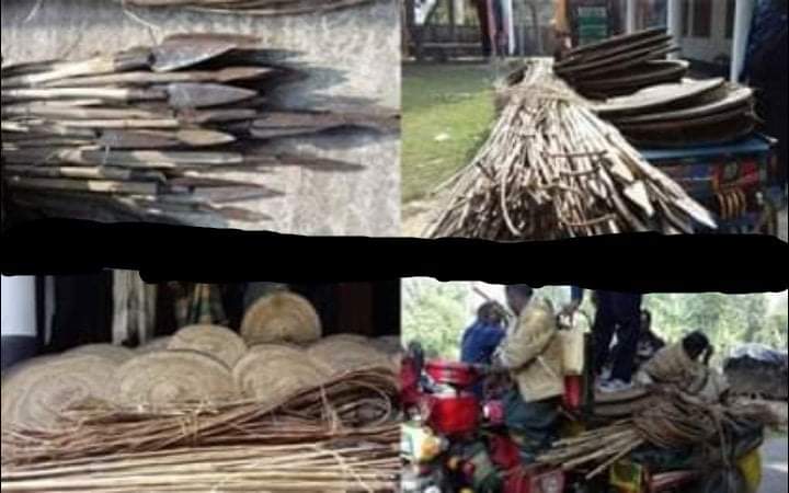 আওয়ামী লীগ নেতার বাড়ি থেকে বিপুল পরিমাণ দেশীয় অস্ত্র উদ্ধার, আটক ২