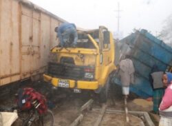 ফুলবাড়ীতে মালবাহী ট্রেন-ট্রাক সংঘর্ষে গেটম্যান নিহত!