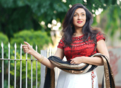 কার সঙ্গে অভিনয়ে ফিরছেন ঋতুপর্ণা?