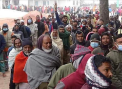 ভোট  চলছে উৎসব মুখর পরিবেশে!