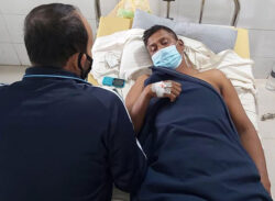 আসামি ধরতে গিয়ে পুলিশসহ তিনজন ছুরিকাহত, আটক ৩