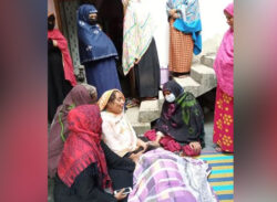 ছেলের আত্মহত্যা মাকে সরি লিখে