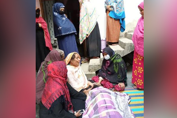 ছেলের আত্মহত্যা মাকে সরি লিখে