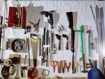 অস্ত্র মিলল কবুতরের বাসায় !