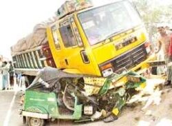 ট্রাক ও বাস চাপায় পুত্র-কন্যাসহ শিক্ষিকার মৃত্যু