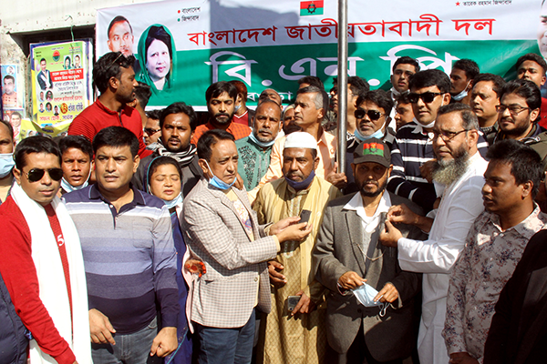 বিএনপির কার্যালয়ে কালো পতাকা উত্তোলন: বগুড়ায়