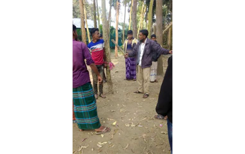 দুই ছাত্রকে চুরির মিথ্যা অভিযোগ দিয়ে গাছের সঙ্গে বেঁধে পেটাল!