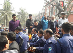 বিএনপির মানববন্ধন পুলিশি বাধায় পণ্ড:ফরিদপুরে