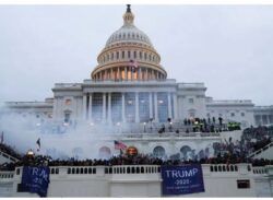 যুক্তরাষ্ট্রের পার্লামেন্ট ট্রাম্প–সমর্থকদের হামলা, নিহত ১