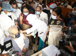 রাজধানীর পাঁচ হাসপাতালে টিকা দেওয়ার কাজ শুরু।