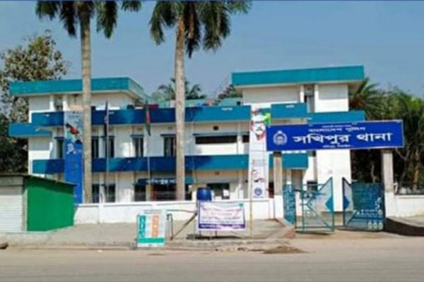 ইয়াবাসহ ৪ জন আটক