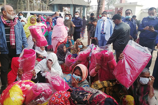 কম্বল বিতরণ শীতার্তদের মাঝে!