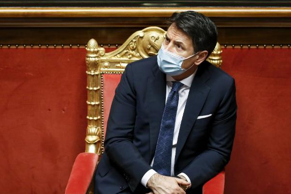 ইতালির প্রধানমন্ত্রী জিসেপে কন্তে পদত্যাগের ঘোষণা।