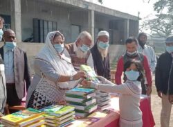 ফকিরহাটে শিক্ষার্থীদের মাঝে নতুন বই বিতরণ উৎসব ২০২১ পালিত