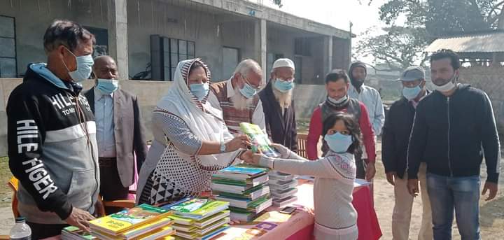 ফকিরহাটে শিক্ষার্থীদের মাঝে নতুন বই বিতরণ উৎসব ২০২১ পালিত