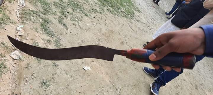 ভোট কেন্দ্রে দেশীও অস্ত্র উদ্ধার।