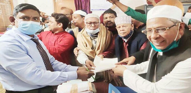 লক্ষ্মীপুরের রামগতিতে আ.লীগের মেজু বিএনপির পটুসহ ৪ মেয়র প্রার্থীর মনোনয়ন জমা