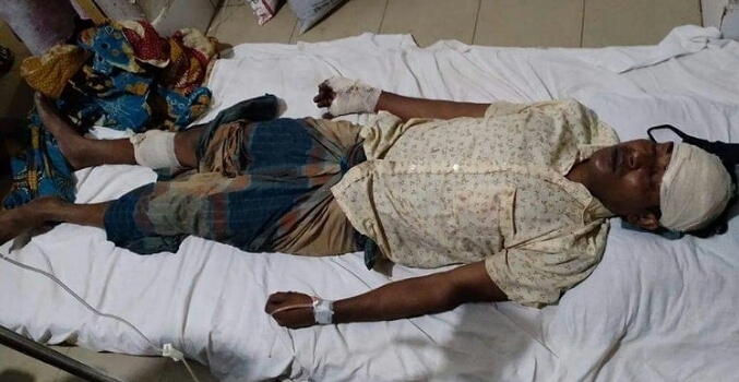 লক্ষ্মীপুরে শ্রমিকলীগ নেতাকে কুপিয়ে জখম।