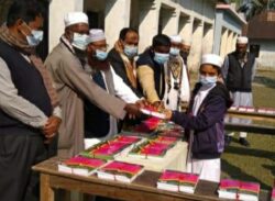 বরিশালে স্বাস্থ্যবিধি মেনে স্বল্প পরিসরে পালিত হলো বই দিবস