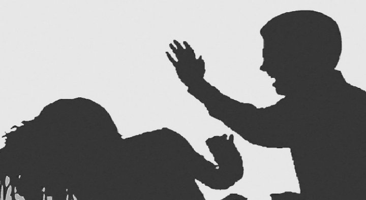 যৌতুকের জন্য স্ত্রীর চুল কেটে নির্যাতন, স্বামী-শাশুড়ি আটক