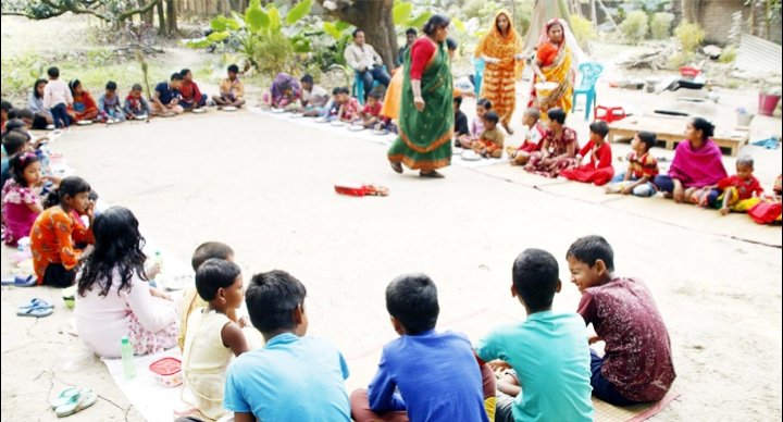 ইউটিউব-ফেসবুকের আয়ের টাকায় পিছিয়ে পড়া শিশুদের মুখে হাসি।