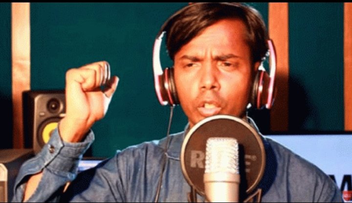 ‘বাবু খাইছো’ গেয়ে মামলার কবলে হিরো আলম!