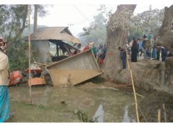 লড়ি চাপায় দু’জন নিহত, আহত ৪: নেত্রকোনা