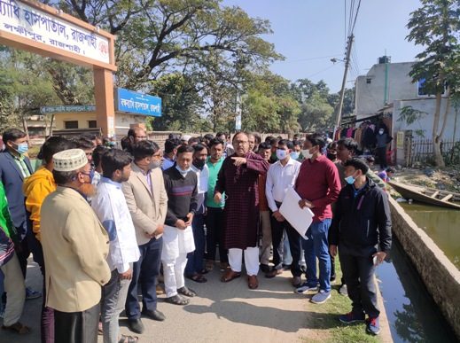 সড়ক ও ড্রেন নির্মাণের সাইট পরিদর্শনে রাসিক মেয়র।