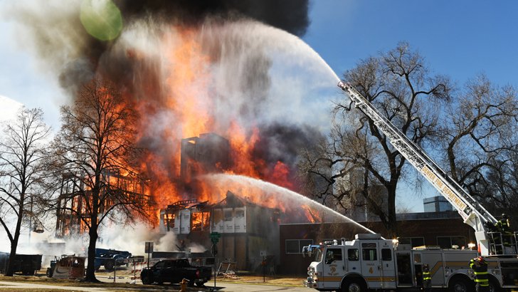 মহড়ার সময় অস্থায়ী তাঁবুতে আগুন, বন্ধ ক্যাপিটল