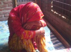 ধর্ষণে ব্যর্থ হয়ে গৃহবধূকে বিবস্ত্র করে নির্যাতন।