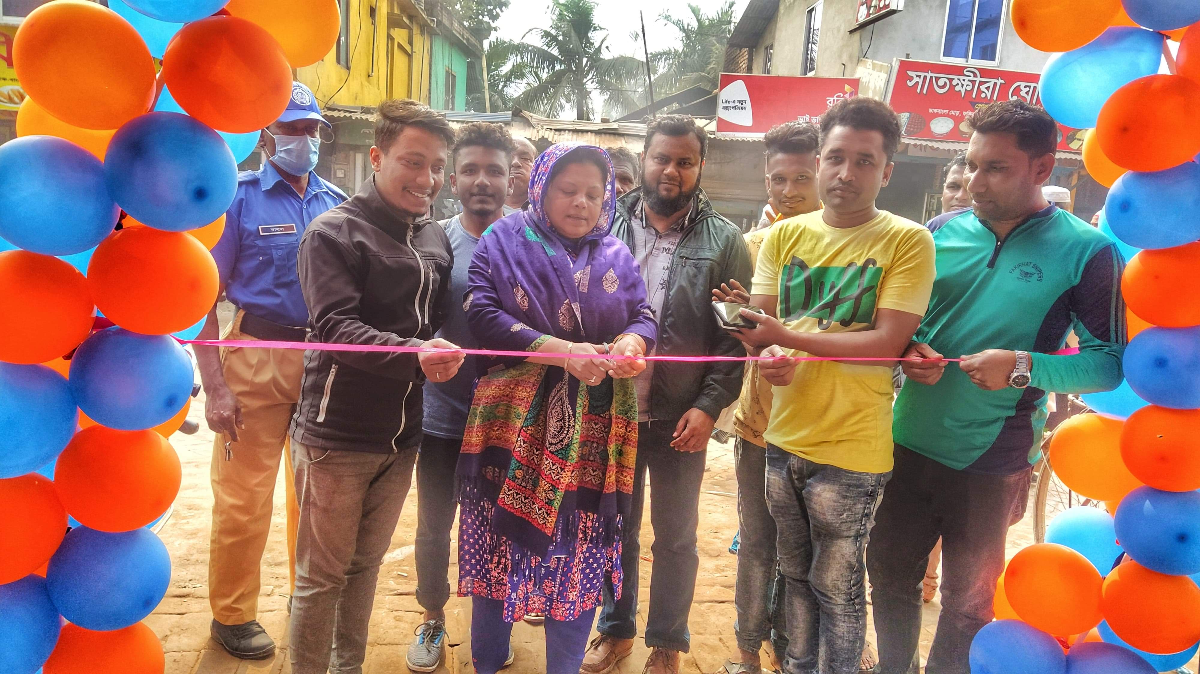 ফকিরহাটে মায়ের দোয়া টেলিকমে স্মার্টফোন জোন এর শুভ উদ্বোধন