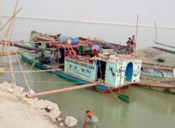 বিএনপি,  আওয়ামিলীগের বিজনেস জমে উঠেছে  চর কেটে বালু দিয়ে।