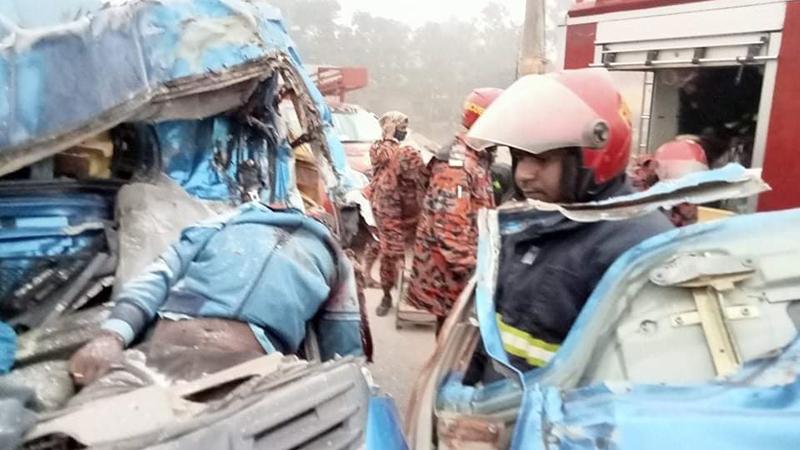 থেমে থাকা ট্রাকে পিকআপের ধাক্কায় যুবক নিহত।