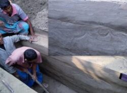 কবর খুঁড়তেই দেখা গেল আরবি হরফের ছাপ!