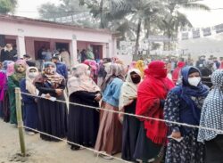 ভোটগ্রহণ চলছে পঞ্চম ধাপে ২৯ পৌরসভায় ।