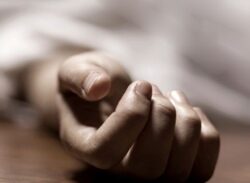 ঝুলন্ত লাশ ঘরে মা-মেয়ের