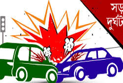 মুখোমুখি সংঘর্ষে দুই চালকই ঘটনাস্থলে নিহত।