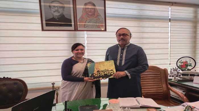 আগামীর রাজশাহী’ শীর্ষক এর প্রেজেন্টেশন রাসিক মেয়র লিটনের নিকট উপস্থাপন