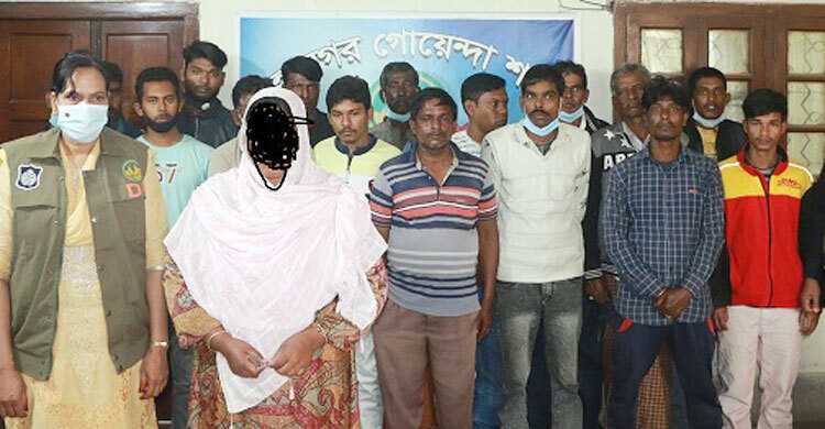 রাজশাহী মেডিকেল কলেজ হাসপাতালে নারীসহ ১৭ দালাল আটক