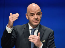 ফিফা সভাপতি; টিকা প্রয়োগের মাধ্যমে ২০২২ করোনাকে হারিয়ে বিশ্বকাপ